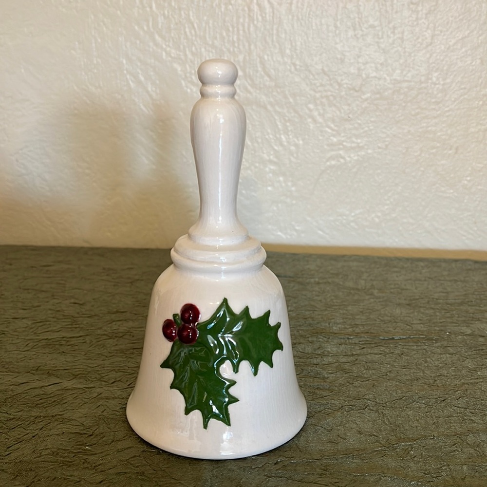 VTG ceramic Christmas bell, 7”T x3.50”W, 1983